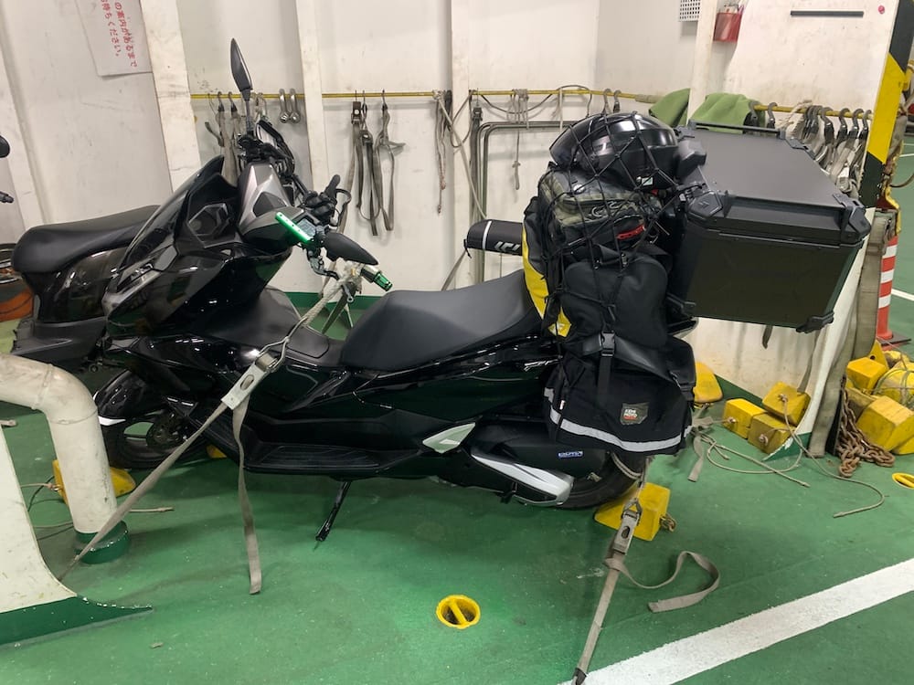 フェリー内のPCX
